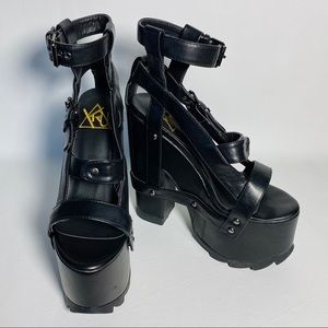 YRU women’s heels, black size 6